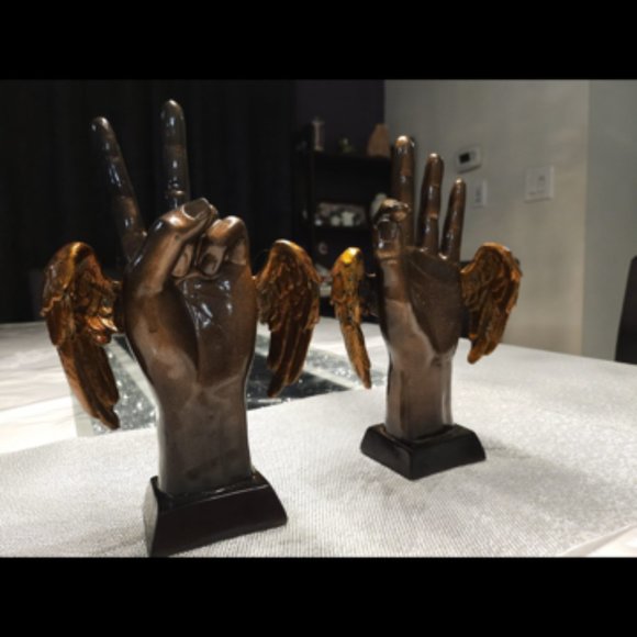 victory hands polyresin - Picture 1 of 3
